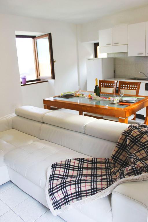 La Piazzetta Apartment Menaggio Bagian luar foto