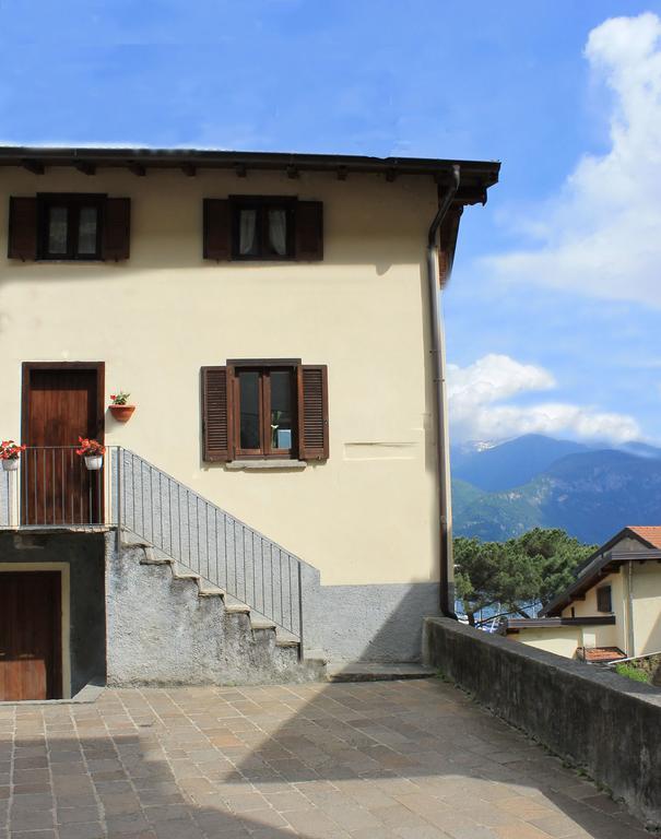 La Piazzetta Apartment Menaggio Bagian luar foto