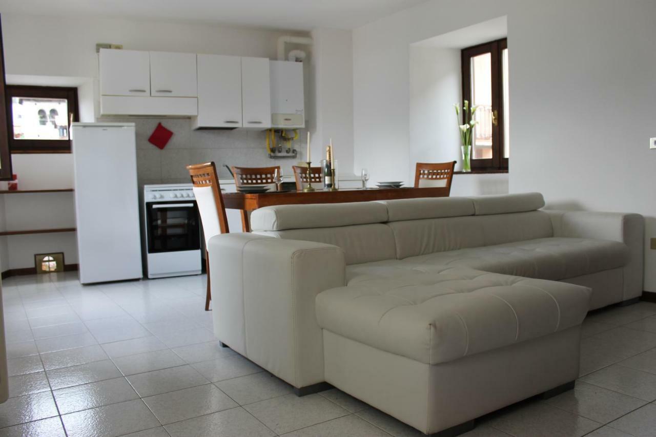 La Piazzetta Apartment Menaggio Bagian luar foto